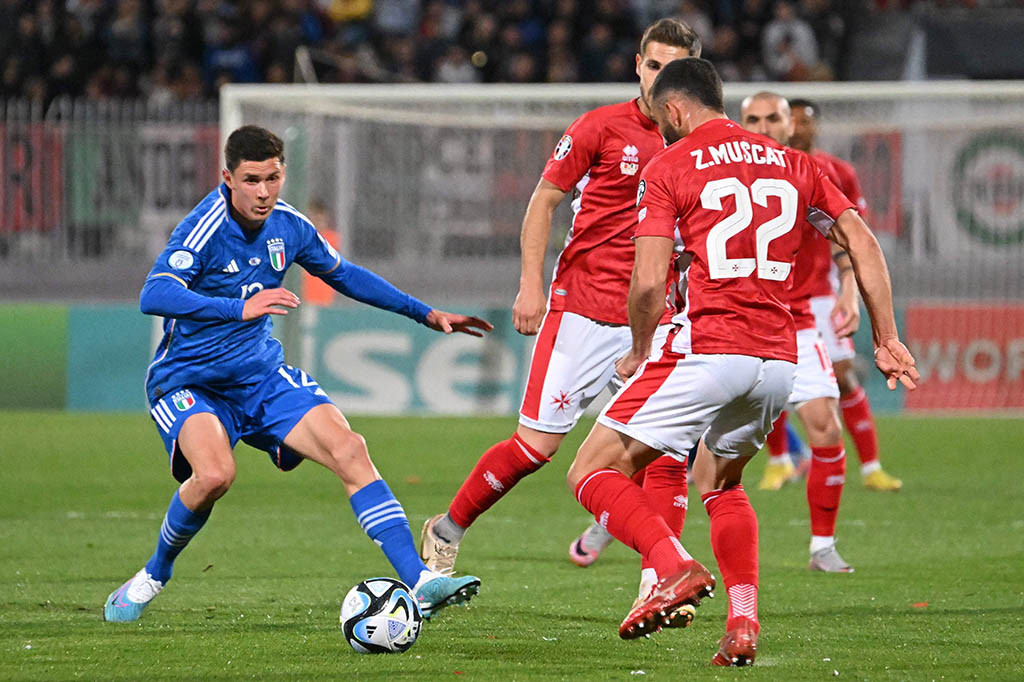 Italia meraih tiga poin setelah menekuk Malta dua gol tanpa balas dalam pertandingan Grup C Kualifikasi Piala Eropa (Euro) 2024 di National Stadium Ta'Qali, Malta pada Senin, 27 Maret 2023 dini hari WIB.