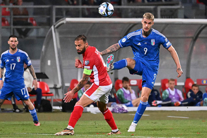 Sementara itu, Malta beberapa kali bisa memberikan ancaman, tetapi belum bisa menjebol gawang yang dikawal Gianluigi Donnarumma.