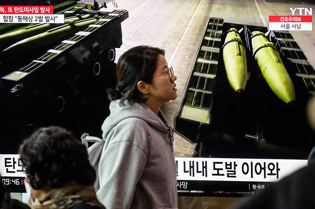 Korea Utara memandang latihan semacam itu sebagai latihan untuk invasi, dan telah berulang kali memperingatkan akan mengambil tindakan luar biasa sebagai tanggapan.