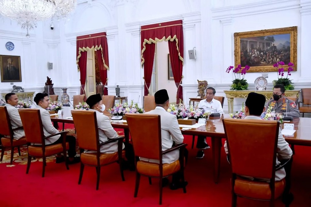 Jajaran pengurus Pimpinan Pusat Pemuda Muhammadiyah melakukan silaturahmi kebangsaan dengan Presiden Joko Widodo di Istana Kepresidenan Jakarta, Senin, 27 Maret 2023.