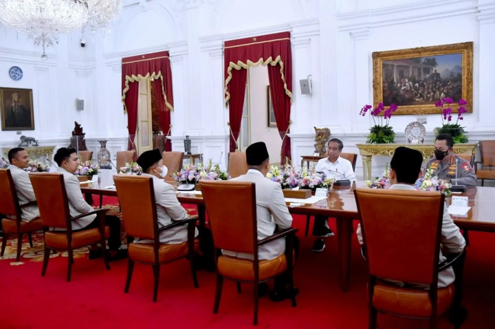 Jajaran pengurus Pimpinan Pusat Pemuda Muhammadiyah melakukan silaturahmi kebangsaan dengan Presiden Joko Widodo di Istana Kepresidenan Jakarta, Senin, 27 Maret 2023.