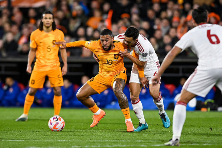 Belanda tampil mendominasi di sepanjang pertandingan dengan mencatatkan 50 tembakan (12 on target) dan 87 persen penguasaan bola. Sedangkan Gibraltar tidak sekali pun mengancam gawang Belanda.