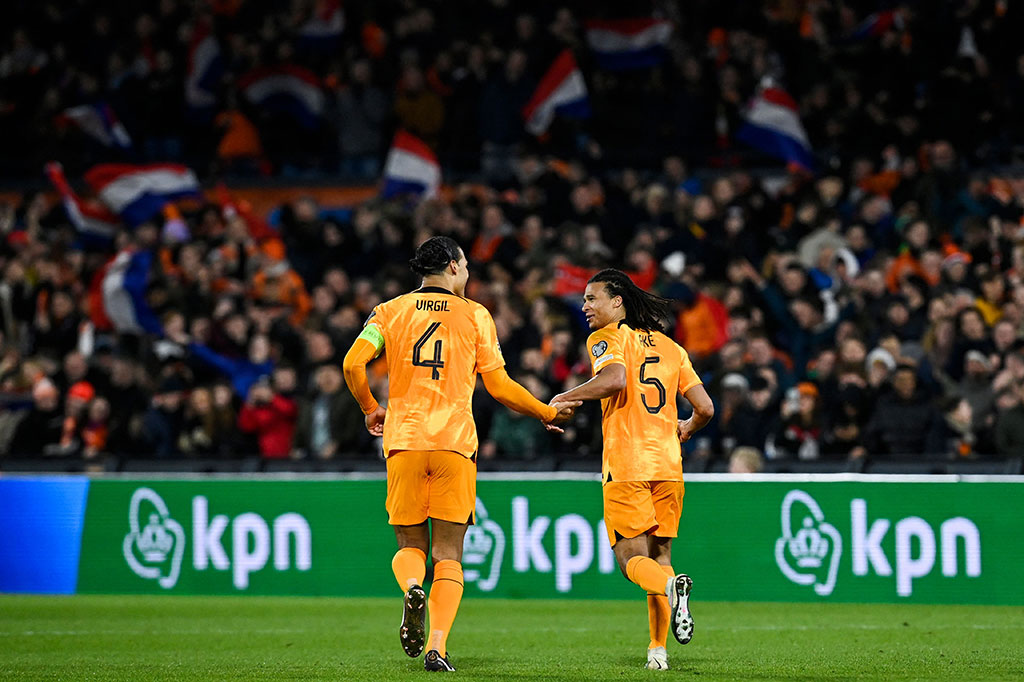 Belanda bisa memanfaatkan keunggulan jumlah pemain untuk menambah gol mereka pada menit ke-82. Ake kembali mencetak gol setelah memanfaatkan umpan dari Daley Blind.