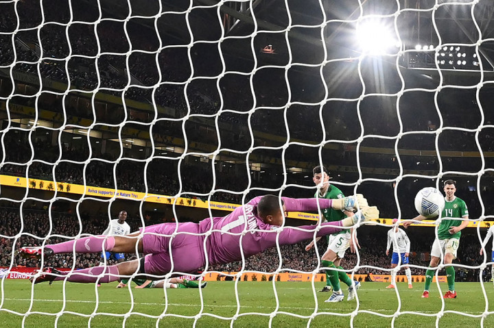 Prancis tidak mengendurkan serangan mereka meski sudah unggul. Mereka menciptakan peluang pada menit ke-69 lewat aksi Moussa Diaby sebelum melepaskan tembakan yang mampu dihentikan Bazunu dengan penyelamatan gemilang.