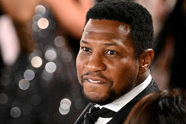Bintang Hollywood yang sedang naik daun, Jonathan Majors, ditahan di New York atas tuduhan penyerangan, kata polisi, Minggu, 26 Maret 2023.