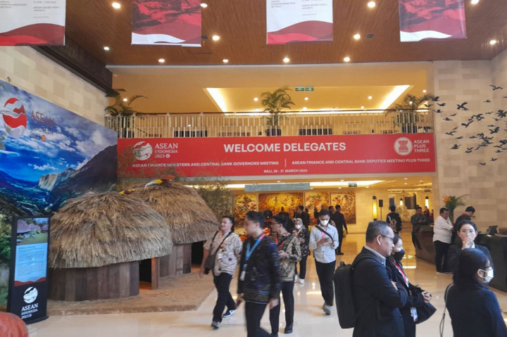 ASEAN Summit juga ditargetkan untuk menciptakan kesejahteraan yang merata diantara negara ASEAN dengan cara mempopulerkan green financing serta infrastruktur digital. 