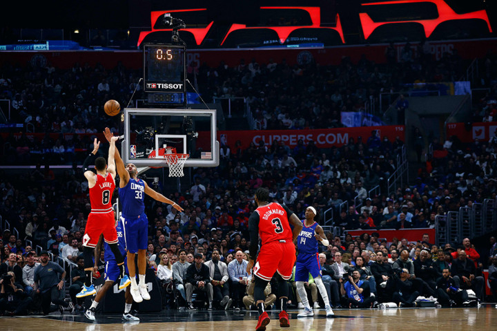 Nicolas Batum memimpin kemenangan Los Angeles Clippers pada laga lanjutan NBA melawan Chicago Bulls di Crypto.com Arena, Selasa, 28 Maret 2023 WIB.