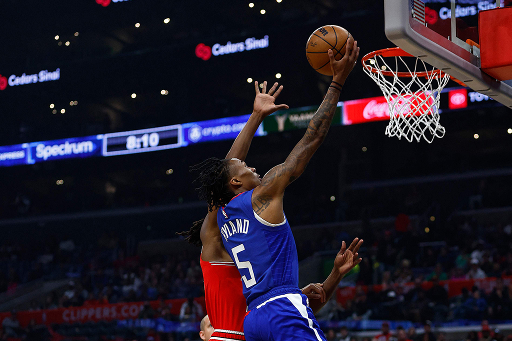 Sementara itu, Clippers akan bertandang ke FedExForum Arena menghadapi tuan rumah Memphis Gruzzlies pada Kamis WIB. Sementara Bulls akan menyambut LA Lakers pada hari yang sama.