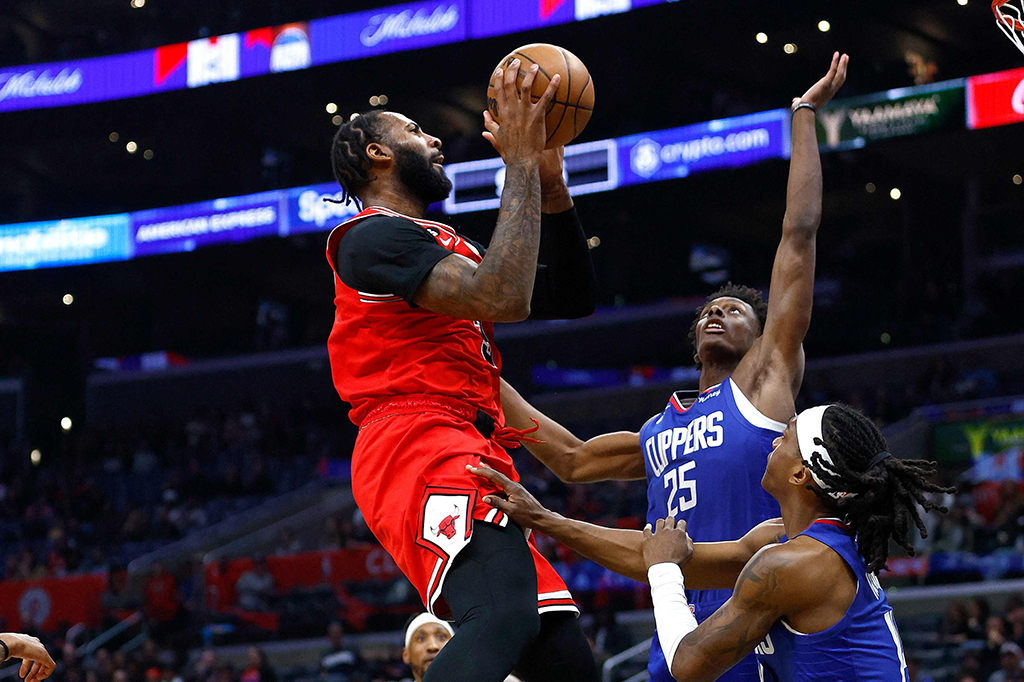 Batum memulai laga dengan mantap dan melakukan lima lemparan 3-point di babak pertama. Clippers unggul 22 poin pada kuarter ketiga, dan Batum tidak melewatkan 3-point lainnya sampai tepat sebelum bel kuarter berbunyi. Adapun Batum tidak melakukan tembakan 2 poin sama sekali di laga ini.