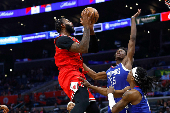 Batum memulai laga dengan mantap dan melakukan lima lemparan 3-point di babak pertama. Clippers unggul 22 poin pada kuarter ketiga, dan Batum tidak melewatkan 3-point lainnya sampai tepat sebelum bel kuarter berbunyi. Adapun Batum tidak melakukan tembakan 2 poin sama sekali di laga ini.
