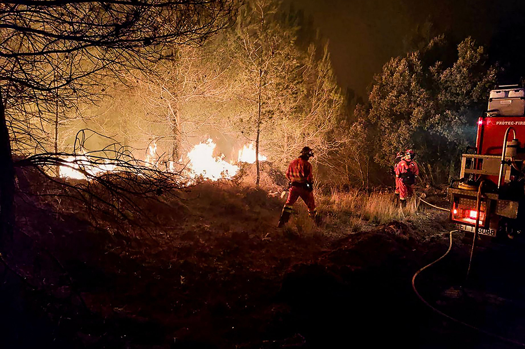 Para pejabat mengatakan musim kebakaran hutan di Spanyol sekarang berlangsung dari musim semi hingga musim gugur, bukan hanya selama musim panas.