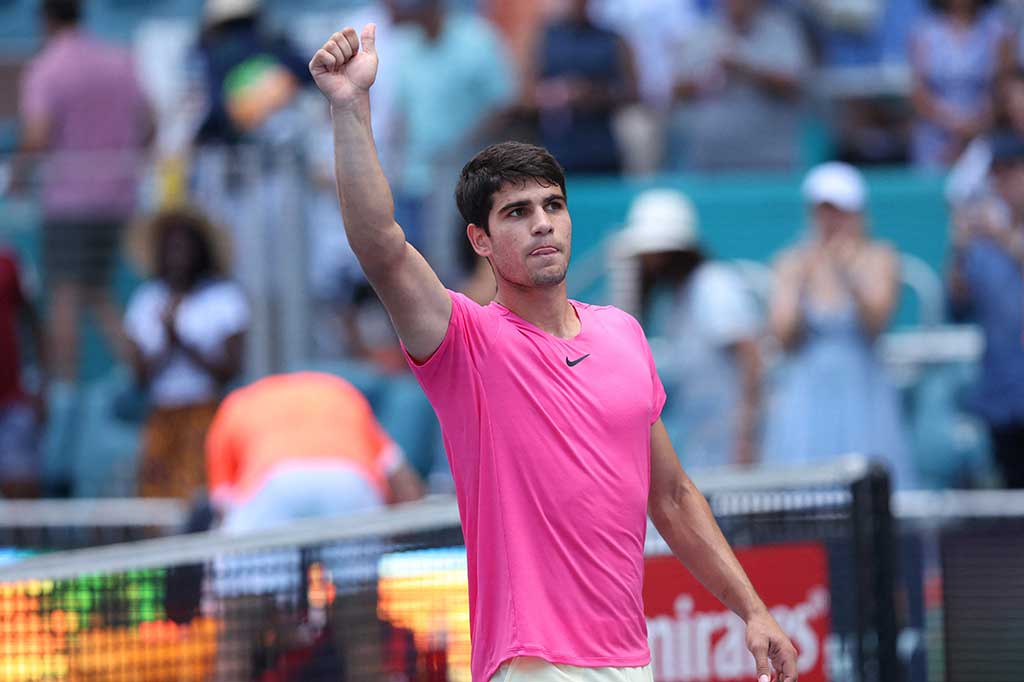 Keberhasilan itu adalah kemenangan kesembilan berturut-turut Alcaraz, yang mendapat dukungan penuh dari para penonton ketika tampil kuat dengan drop shot dan pukulan dari baseline.