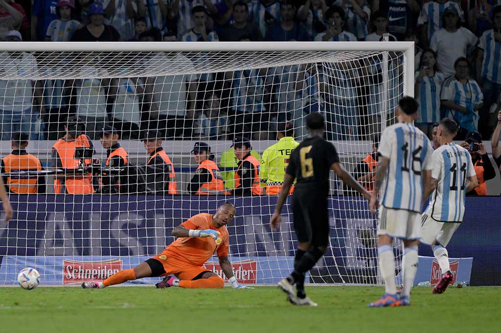 Pada menit ke-78, Argentina mendapatkan hadiah penalti setelah tendangan Angel di Maria mengenai tangan Cuco Martina. Penyerang Juventus itu maju sebagai eksekutor dan sukses mengelabui Room untuk membuat skor menjadi 6-0.