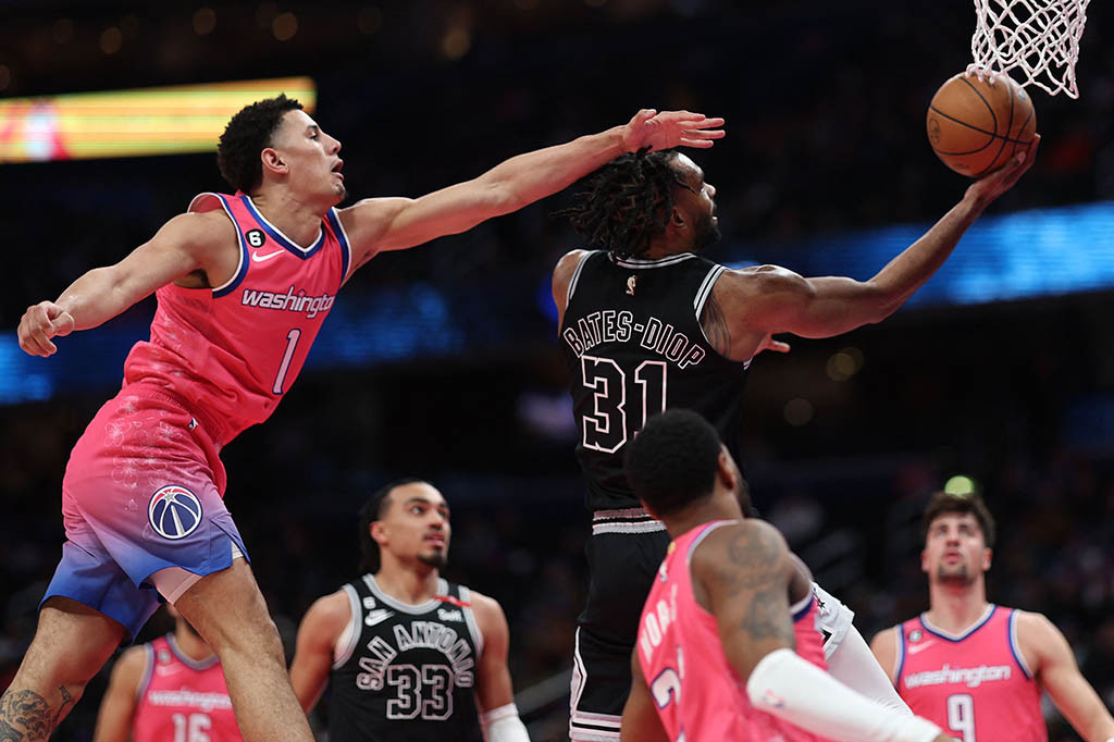 Washington Wizards menumbangkan tim peringkat dua NBA Wilayah Timur Boston Celtics dengan skor akhir 130-111 dalam laga lanjutan NBA di Capital One Arena Washington, Rabu, 29 Maret 2023 WIB.