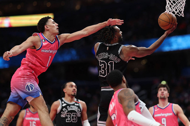 Washington Wizards menumbangkan tim peringkat dua NBA Wilayah Timur Boston Celtics dengan skor akhir 130-111 dalam laga lanjutan NBA di Capital One Arena Washington, Rabu, 29 Maret 2023 WIB.