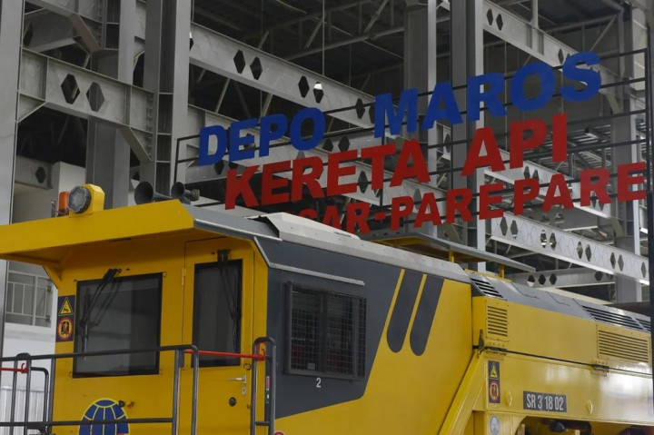 Jokowi mengharapkan kereta api di Pulau Sulawesi tersebut dapat dimanfaatkan dengan optimal oleh masyarakat dan juga kalangan pelaku usaha.