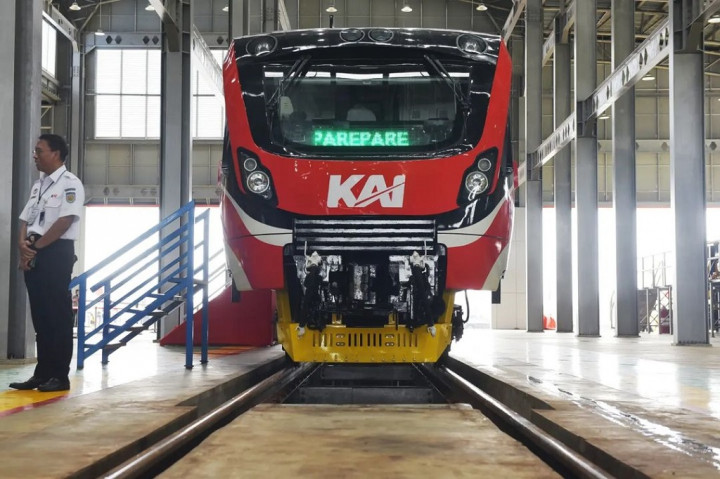 Proyek KA Makassar-Parepare merupakan bagian dari pembangunan KA Trans Sulawesi dan menjadi salah satu proyek strategis nasional (PSN).