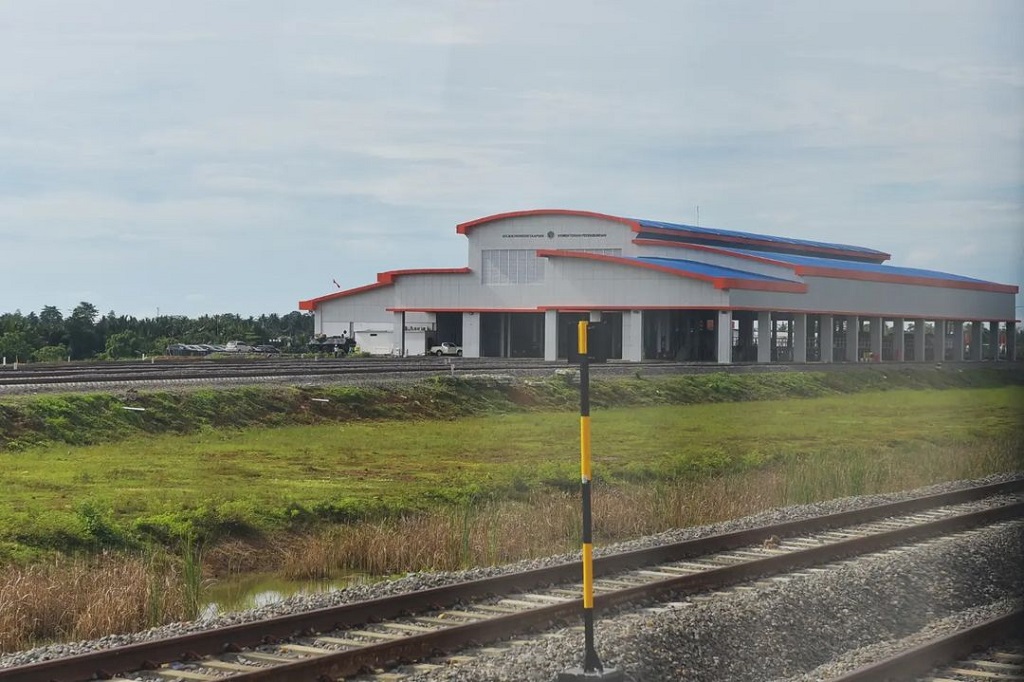 Menurut data KPBU Kementerian Keuangan, nilai proyek Kerja sama Pemerintah Badan Usaha (KPBU) perkeretaapian Makassar-Parepare mencapai Rp1 triliun. 