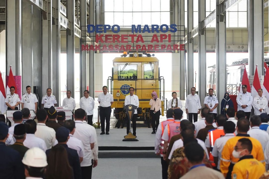 Presiden Joko Widodo (Jokowi) meresmikan pengoperasian Kereta Api Makassar-Parepare untuk rute Maros-Barru, dan Depo Kereta Api Maros, Sulawesi Selatan, Rabu, 29 Maret 2023.