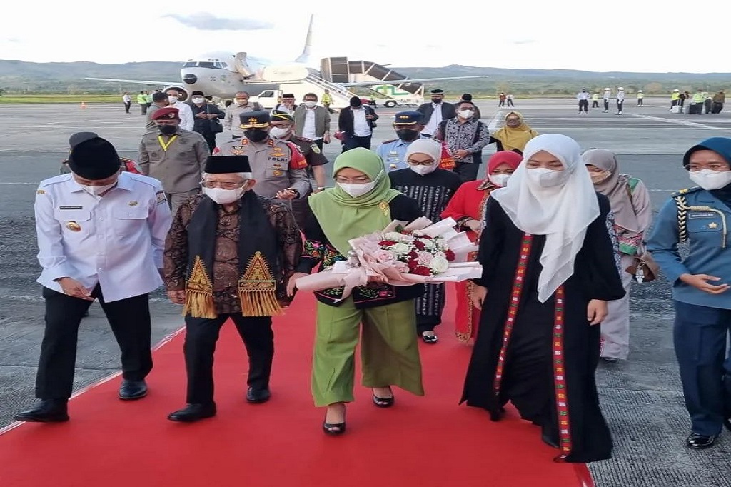 Keesokan harinya Wapres akan menghadiri acara Peluncuran Buku 'K.H. Maruf Amin: Bapak Ekonomi Syariah Indonesia' di Universitas Islam Negeri (UIN) Ar-Raniry, Jalan Syeikh Abdul Rauf, Darussalam, Banda Aceh