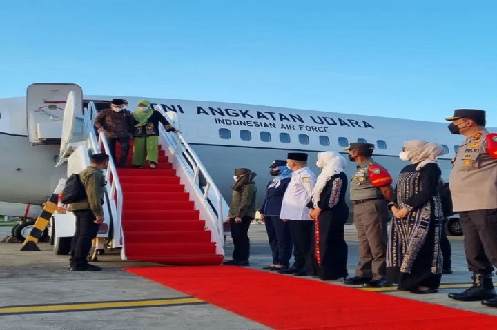 Selanjutnya Wapres Ma'ruf beserta Ibu Wury Ma'ruf Amin akan menunaikan Shalat Isya dan Salat Tarawih berjamaah di Masjid Raya Baiturrahman Banda Aceh.