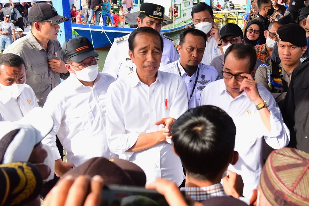 Pada kesempatan itu Jokowi juga menyampaikan dirinya sudah memerintahkan jajaran untuk memudahkan perizinan bagi nelayan.