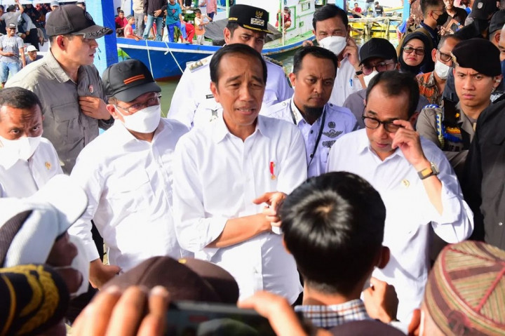 Pada kesempatan itu Jokowi juga menyampaikan dirinya sudah memerintahkan jajaran untuk memudahkan perizinan bagi nelayan.