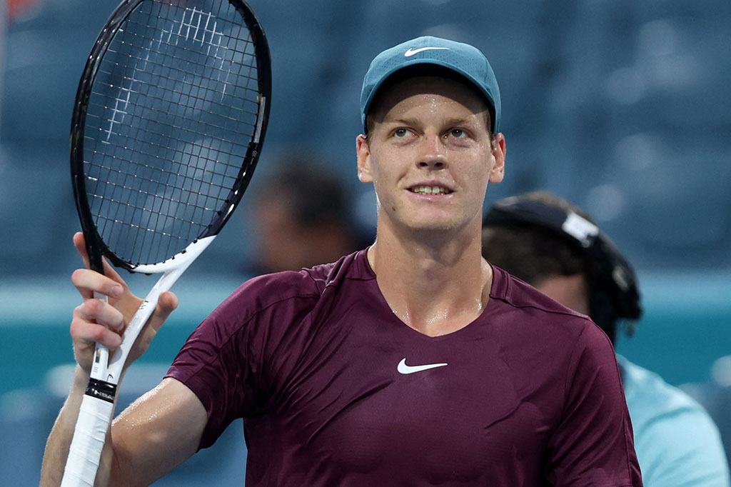 Di babak empat besar, Sinner akan menghadapi pemenang perempat final lainnya antara petenis nomor satu dunia Carlos Alcaraz dan petenis Amerika Taylor Fritz.