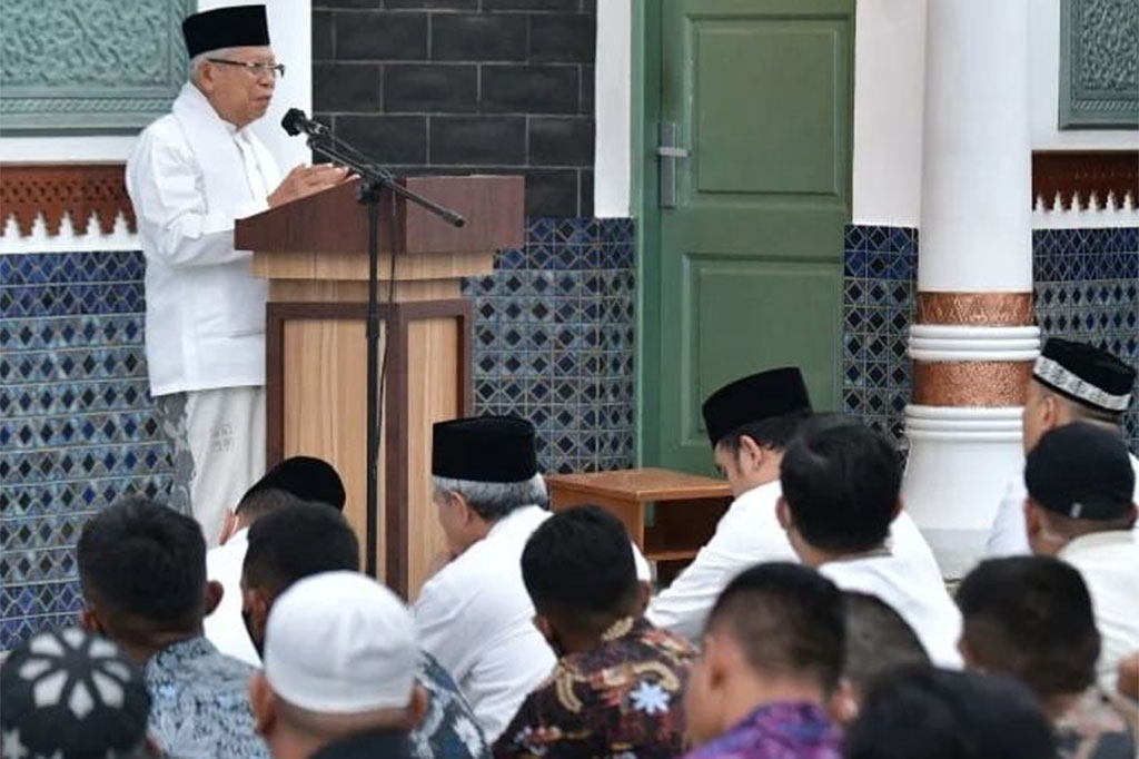 Dalam tausiyahnya Wapres menyampaikan pesan agar seluruh umat muslim dapat menjalankan sebagai muslim kaffah (seutuhnya) yang terus meningkatkan ketakwaan dan kepatuhan kepada Allah, termasuk memperteguh komitmen kebangsaan.