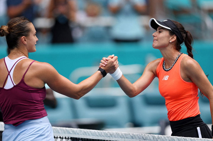 Cirstea, peringkat 74 dunia, menang 6-4, 6-4 melawan juara Australian Open untuk mengamankan semifinal WTA 1000 pertamanya setelah Toronto pada 2013.