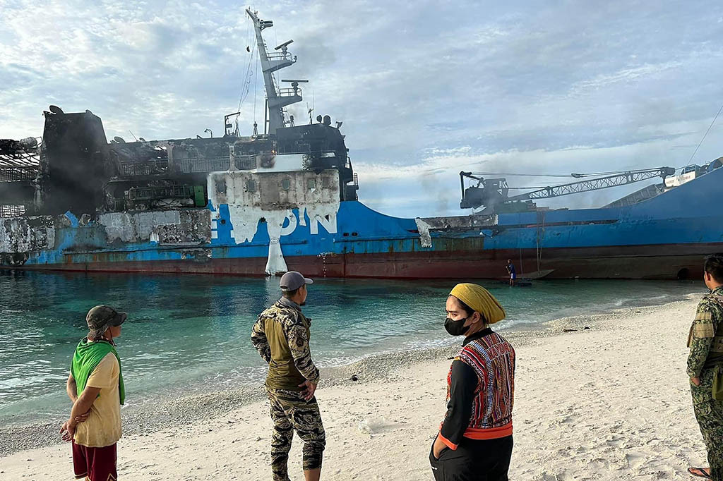 Pihak berwenang mengatakan sebelumnya bahwa 14 orang terluka dan tujuh orang hilang.