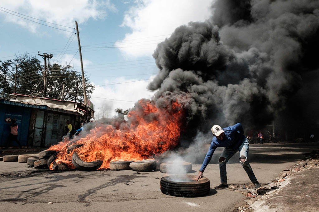 Keamanan diperketat, dengan polisi anti huru hara berpatroli di ibu kota Nairobi setelah bentrokan sengit meletus selama protes serupa pada Senin.