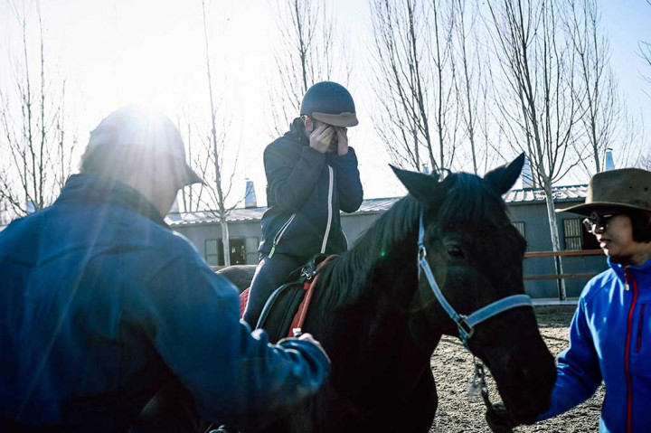 Tetapi sebuah badan amal bernama Horses Offering People Enrichment (HOPE) mencoba membantu dengan mengkampanyekan manfaat kesehatan mental dari aktivitas berkuda.