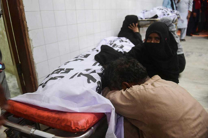 Sedikitnya 11 orang tewas dalam kerumunan massa yang berdesak-desakan saat pemberian sumbangan sedekah Ramadan memicu desak-desakan di Kota Karachi, Pakistan selatan, Jumat, 31 Maret 2023 waktu setempat.