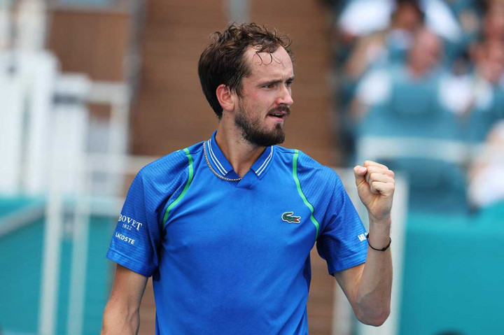 Daniil Medvedev mencapai final ATP Tour kelimanya secara beruntun setelah mengalahkan  sesama petenis Rusia Karen Khachanov di semifinal Miami Open, Sabtu, 1 April 2023 WIB.