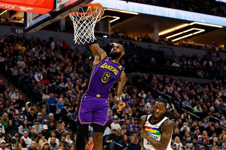 Dengan kemenangan ini, Lakers yang tadinya berada di posisi sembilan klasemen langsung melompat dua tingkat di atasnya, yakni di posisi tujuh, melewati Timberwolves dan New Orleans Pelicans.