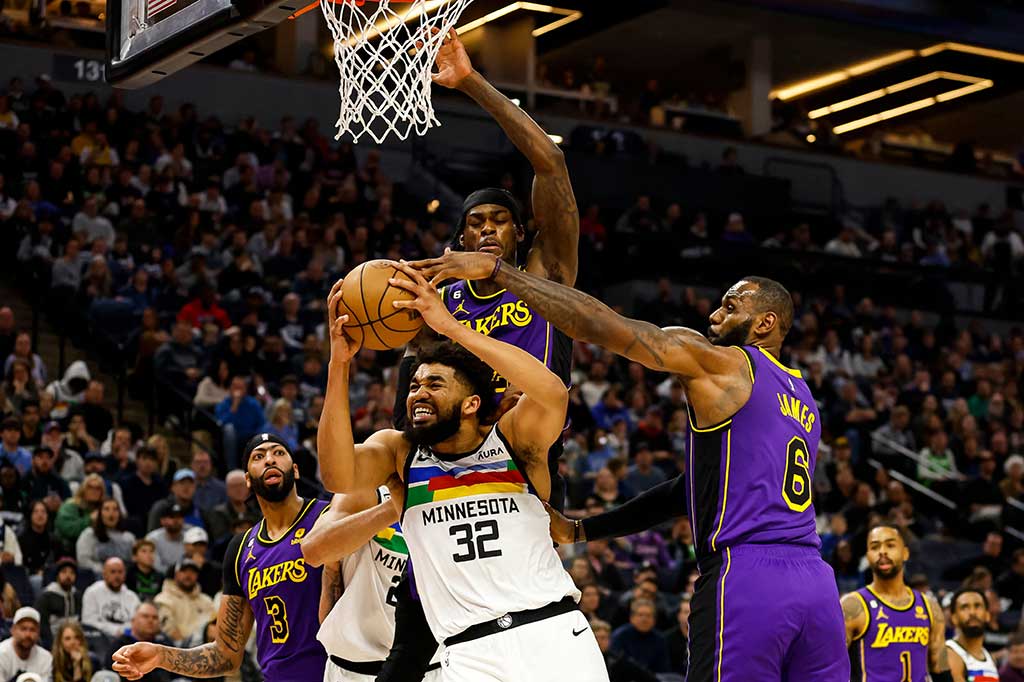 Sementara Timberwolves yang beberapa pekan sebelumnya berada di peringkat tujuh, harus rela turun ke posisi sembilan dengan catatan 39-39.