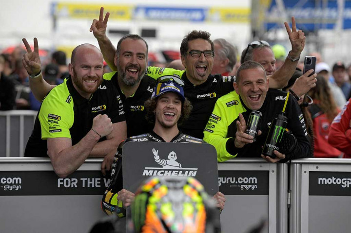 Di barisan kedua ditempati oleh dengan pembalap Italia Marco Bezzecchi (Ducati-VR46)