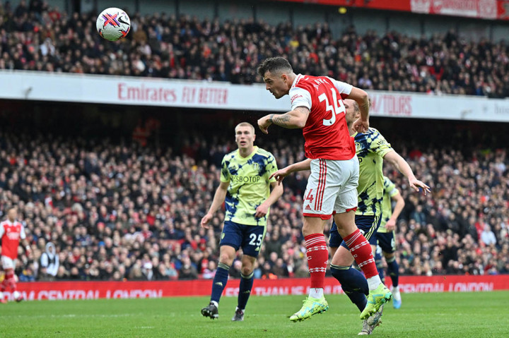 Arsenal menyudahi perlawanan Leeds dengan mencetak gol keempat mereka pada menit ke-84. Umpan lambung Odegaard ke kotak penalti berhasil disundul masuk Granit Xhaka dan sekaligus memastikan Arsenal menang 4-1 atas Leeds.