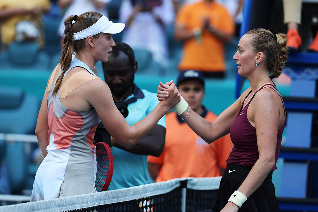 Kvitova melanjutkan momentum tersebut pada set kedua, mematahkan servis lebih awal untuk unggul 2-0 dan setelah itu tidak pernah terlihat membiarkan lawannya yang berusia 11 tahun lebih muda untuk bangkit.