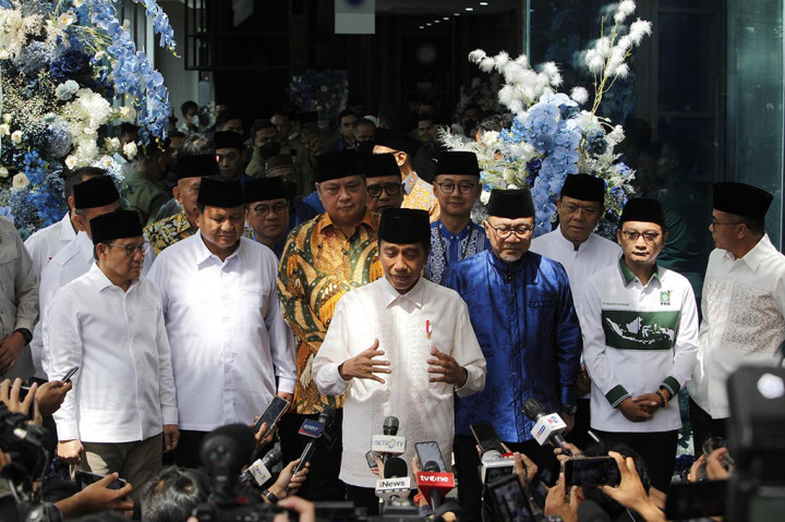 Artinya ada dua koalisi hadir dalam silaturahmi tersebut yaitu Koalisi Indonesia bersatu yang dibentuk sejak 4 Juni 2022 dengan anggota Golkar, PPP dan PAN serta Koalisi Kebangkitan Indonesia Raya yang terdiri dari Partai Gerindra dan PKB.