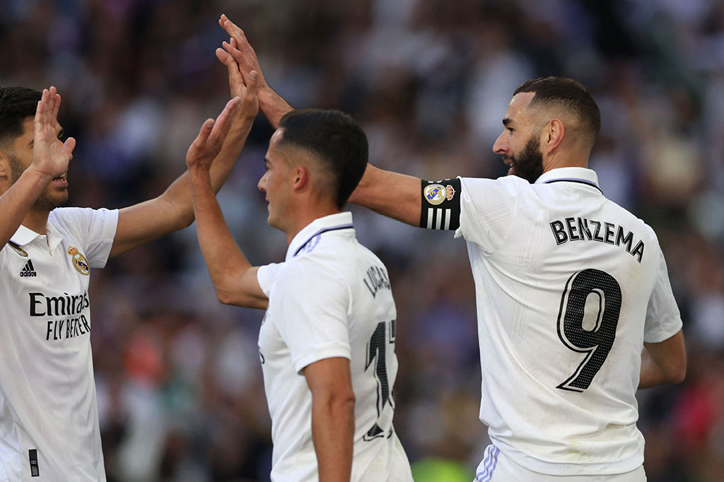Benzema mencetak gol ketiga Madrid pada menit ke-32. Vinicius memberikan umpan ke Benzema yang melewati dua pemain sebelum melepaskan tendangan melengkung ke gawang Asenjo. Kedudukan menjadi 3-0.