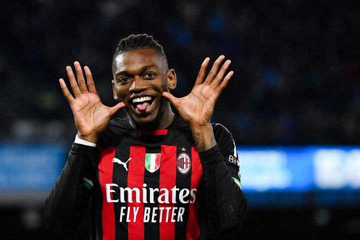 Kedua tim langsung saling menyerang sejak awal. Milan berhasil membuka skor pada menit ke-17. Gol berawal dari umpan terobosan Brahim Diaz ke Rafael Leao. Penyerang Portugal itu kemudian masuk ke kotak penalti sebelum menaklukkan kiper Alex Meret sontekannya. Kedudukan menjadi 1-0.