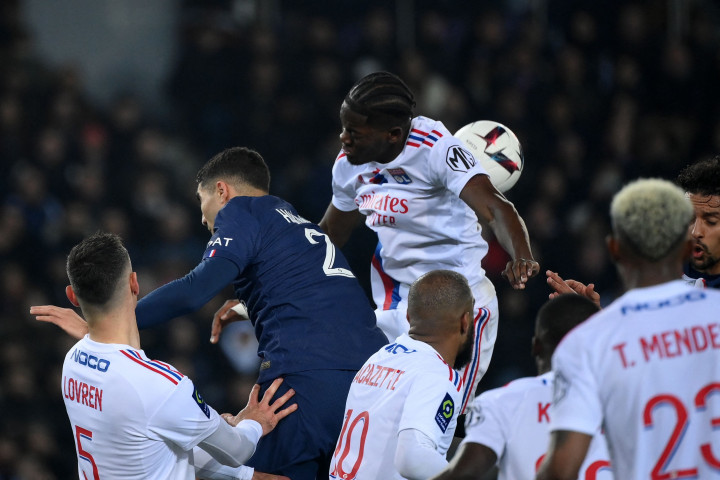 PSG langsung mendominasi pertandingan dan menciptakan beberapa peluang, tetapi belum membuahkan gol.