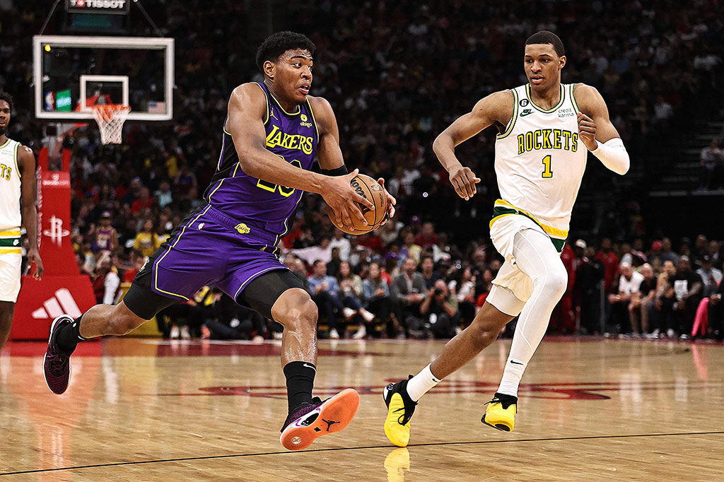 Rui Hachimura juga mencetak double-double dengan 20 poin dan 12 rebound, dan Austin Reaves menambahkan 18 poin.