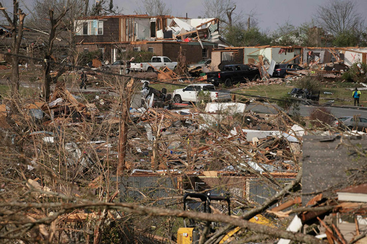Tornado yang memorak-porandakan Amerika Serikat menewaskan sedikitnya 26 orang serta melukai puluhan lainnya di bagian selatan dan barat tengah negara itu, menurut keterangan sejumlah pejabat pada Minggu, 2 April 2023.