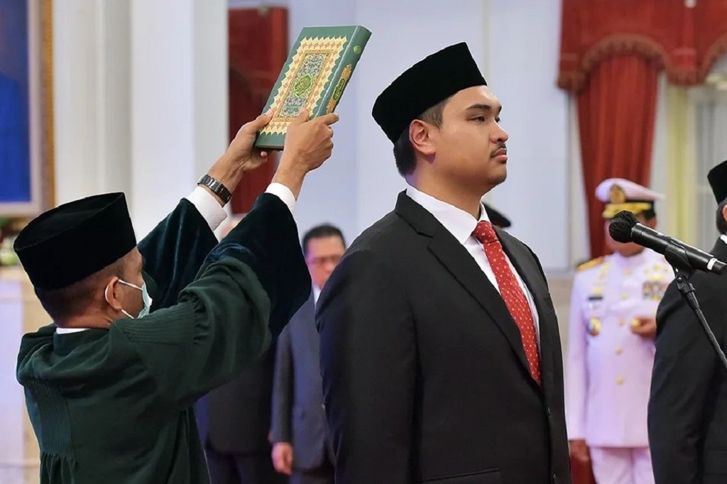 Presiden Joko Widodo melantik Ario Bimo Nandito Ariotedjo atau Dito Ariotedjo sebagai Menteri Pemuda dan Olahraga, Senin, 3 Apri 2023, di Istana Negara, Jakarta.