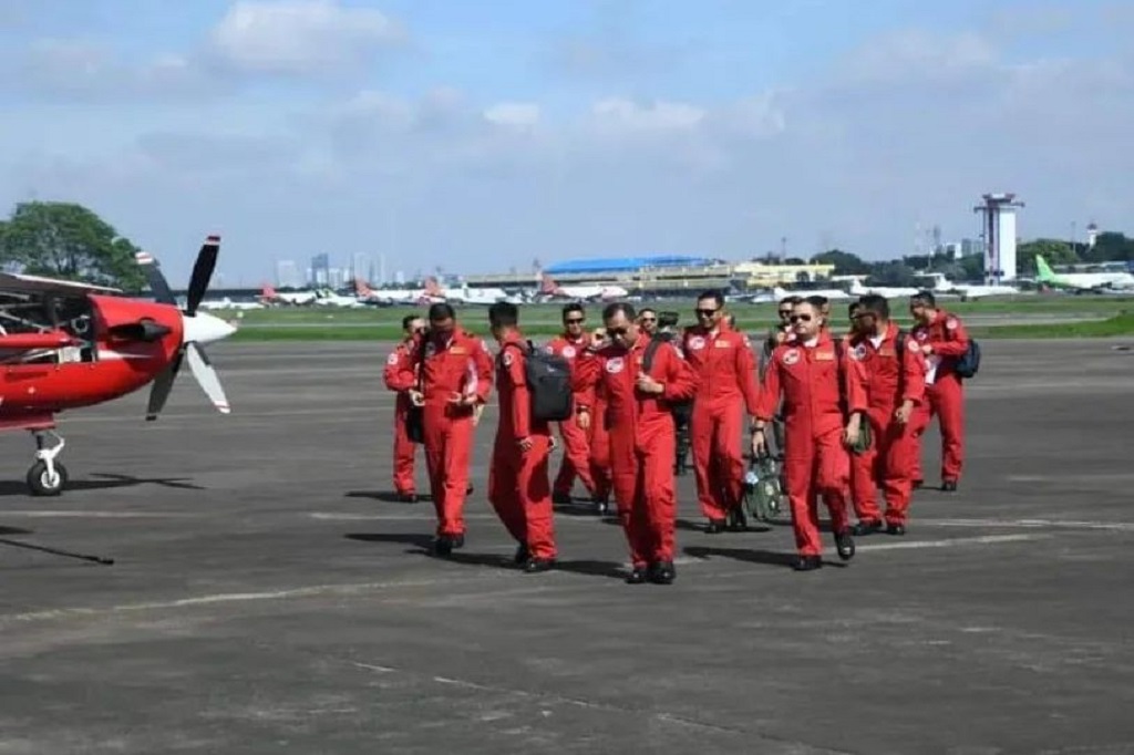 Selain itu, sejumlah pesawat tempur lainnya juga menyusul tiba di Jakarta. Pesawat tersebut yaitu tiga F-16 Fighting Falcon Skadron Udara 3 Lanud Iswahjudi 'Viper Flight' lima pesawat tempur T-50i Golden Eagle yang tergabung dalam Golden Flight dan Archer Flight dari Skadron Udara 15 Lanud Iswahjudi.