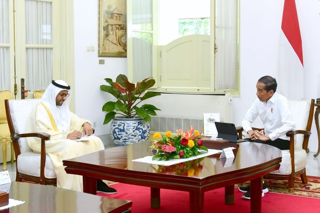 Selain itu, dalam pertemuan tersebut Presiden Jokowi juga mengutarakan tentang upaya penguatan hubungan ekonomi antara kedua negara. Kepala Negara berharap finalisasi ratifikasi Indonesia-UAE Comprehensive Economic Partnership dapat segera terselesaikan.