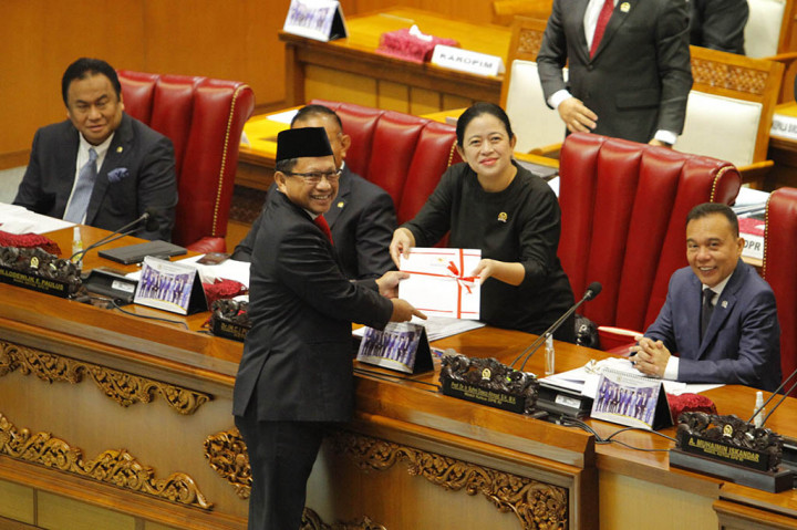 Dalam kesempatan itu, Menteri Dalam Negeri (Mendagri) Tito Karnavian mengatakan pembentukan RUU tentang Penetapan Perppu Pemilu merupakan komitmen DPR dan Pemerintah untuk memberikan kepastian hukum serta dukungan terhadap pelaksanaan tahapan pemilu, khususnya bagi empat daerah otonom baru (DOB) di Papua dan Papua Barat.